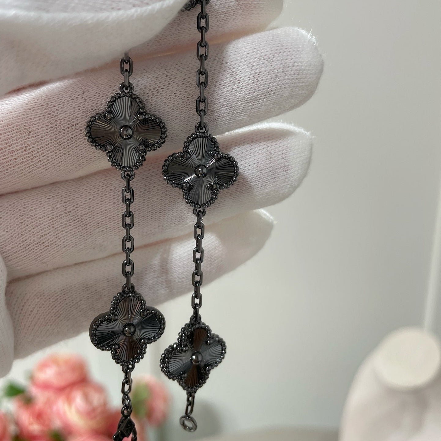 [Twinkle jewelry]New CLOVER 5 MOTIF BLACK BRACELET