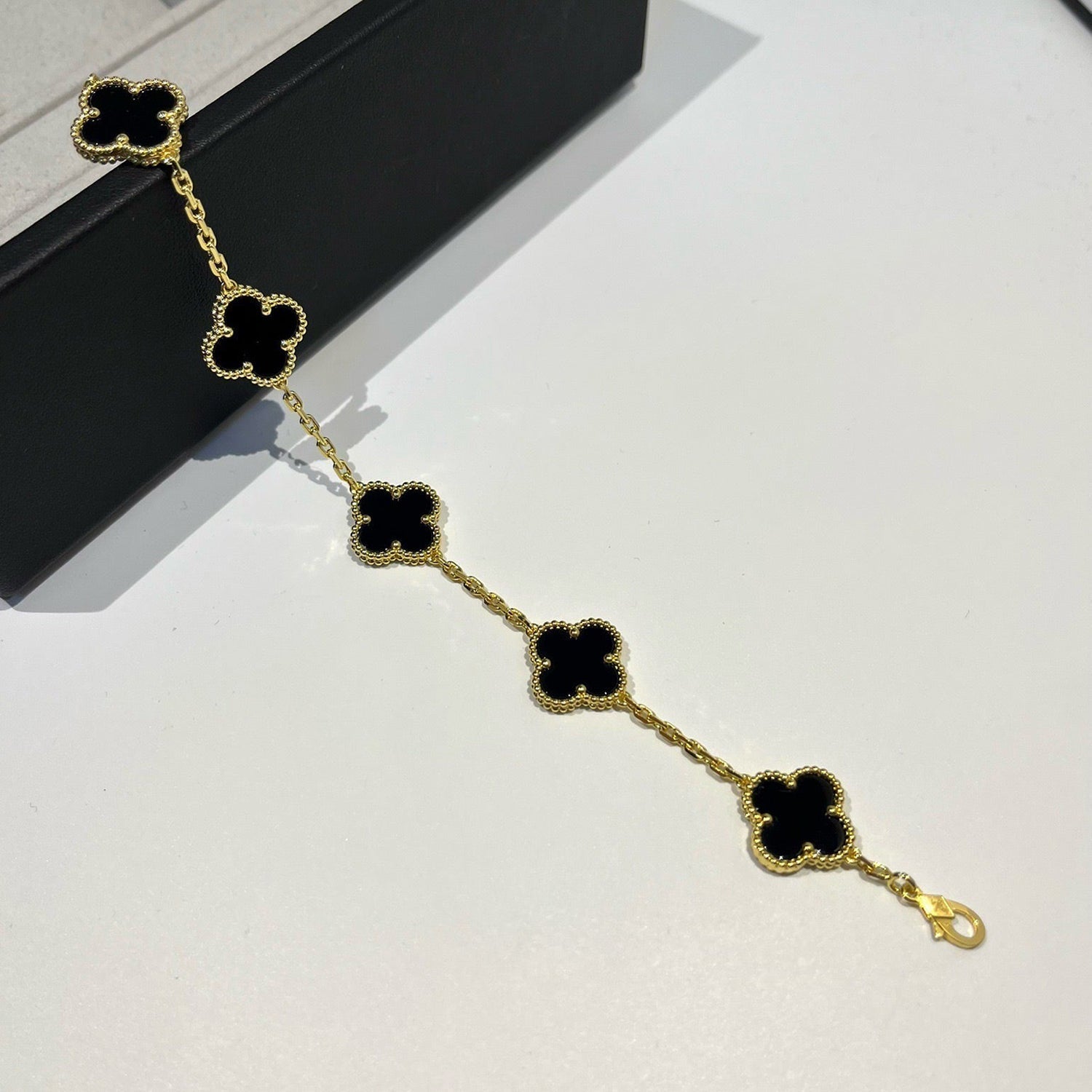 [Twinkle jewelry]New CLOVER 5 MOTIF ONYXS BRACELET COLLECTION