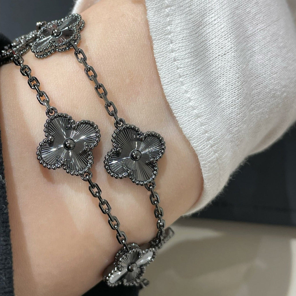 [Twinkle jewelry]New CLOVER 5 MOTIF BLACK BRACELET