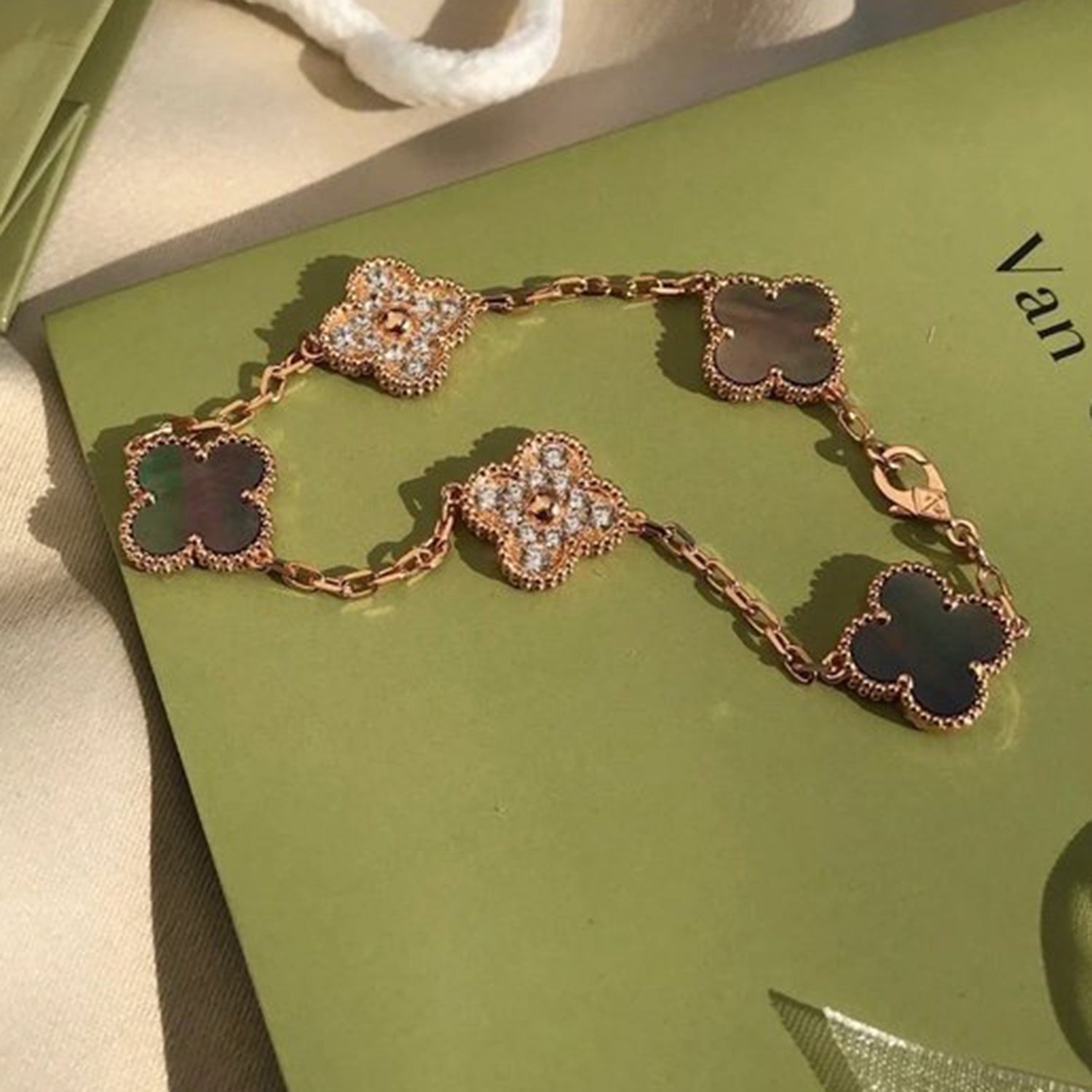 [Twinkle jewelry]New CLOVER 5 MOTIF GRAY MOP BRACELET COLLECTION