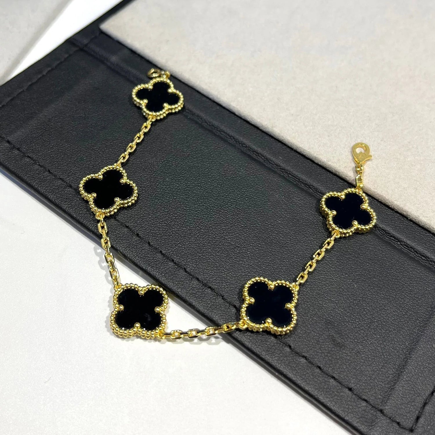 [Twinkle jewelry]New CLOVER 5 MOTIF ONYXS BRACELET COLLECTION