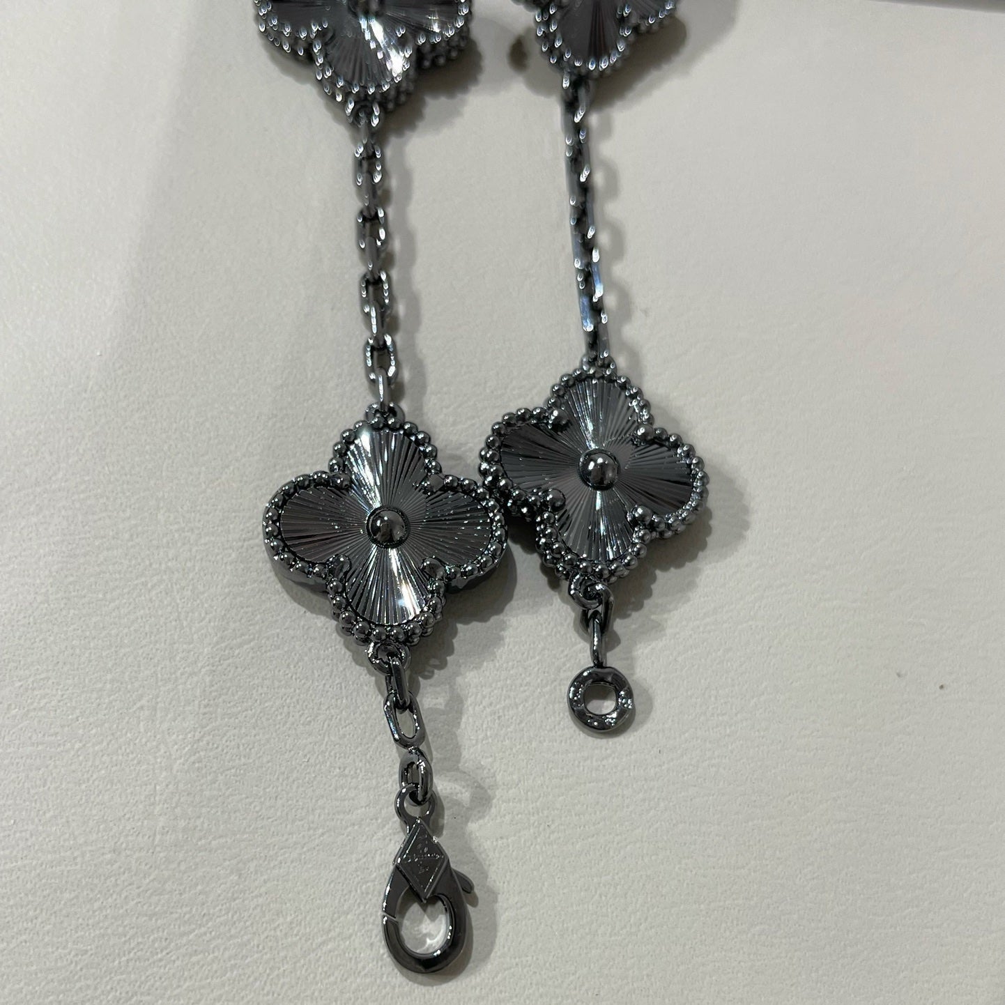 [Twinkle jewelry]New CLOVER 5 MOTIF BLACK BRACELET