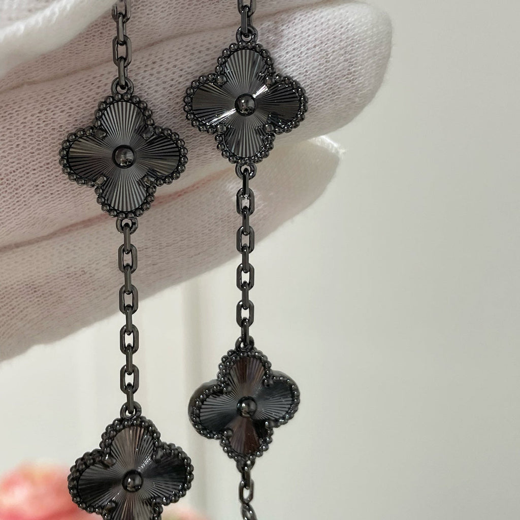 [Twinkle jewelry]New CLOVER 5 MOTIF BLACK BRACELET