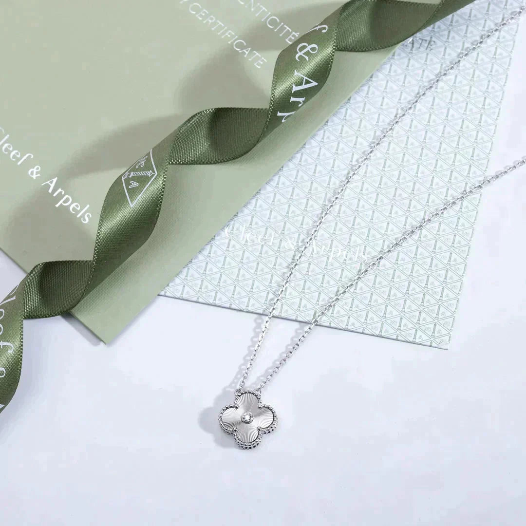 ¡®Twinkle jewelry¡¯CLOVER  15MM DIAMOND LASER NECKLACE SILVER