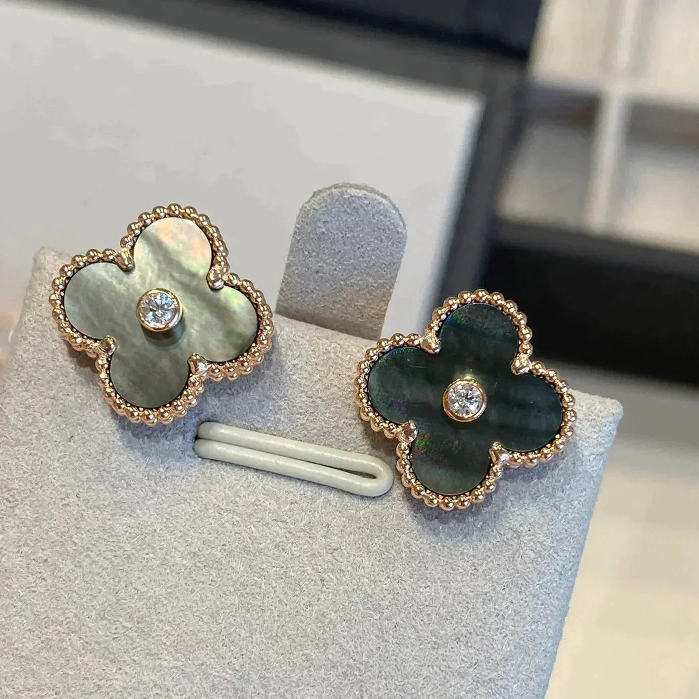 ¡®Twinkle jewelry¡¯CLOVER MEDIUM 1 MOTIFS GRAY MOP  DIAMOND EARRINGS