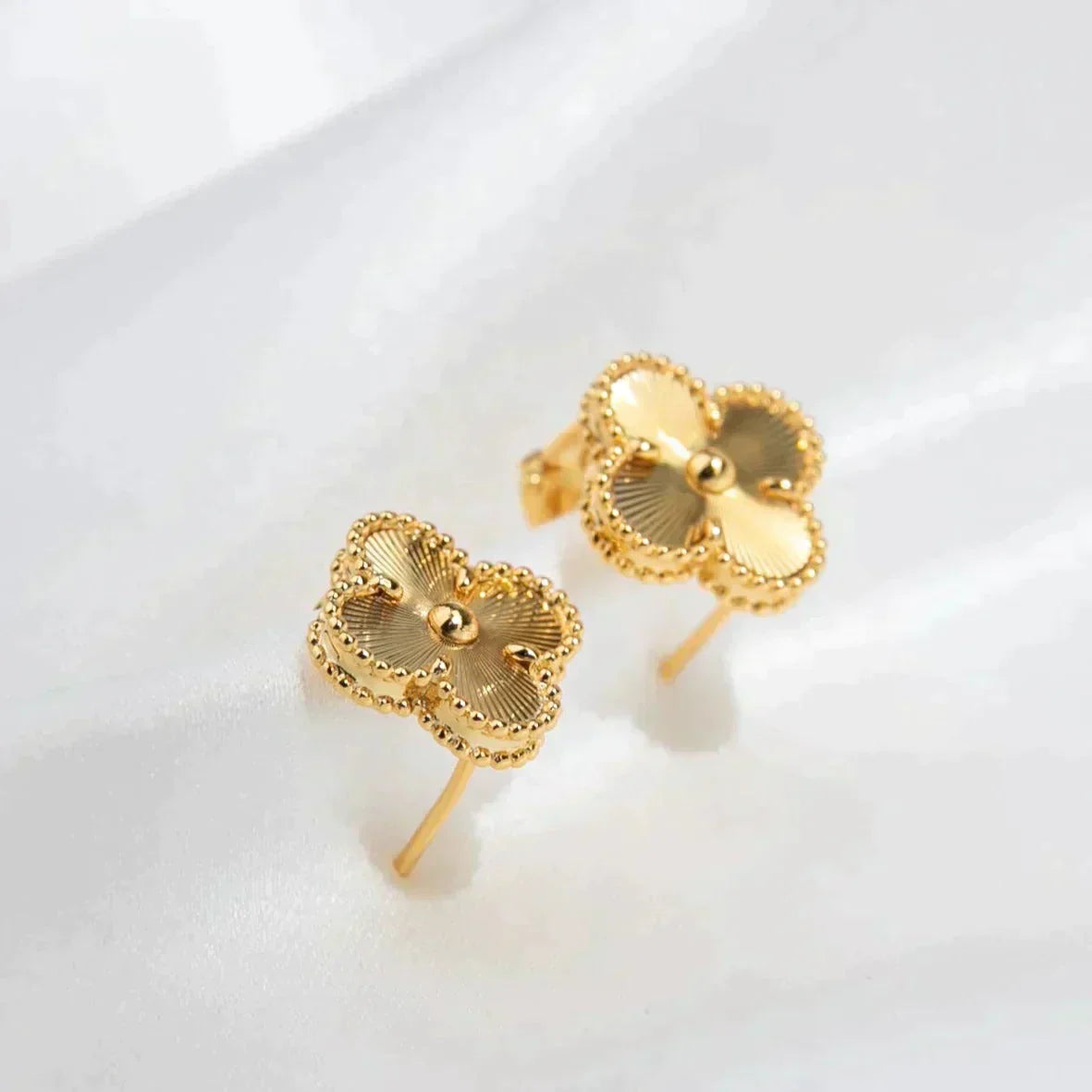 ¡®Twinkle jewelry¡¯CLOVER MEDIUM 1 MOTIFS LASER EARRINGS