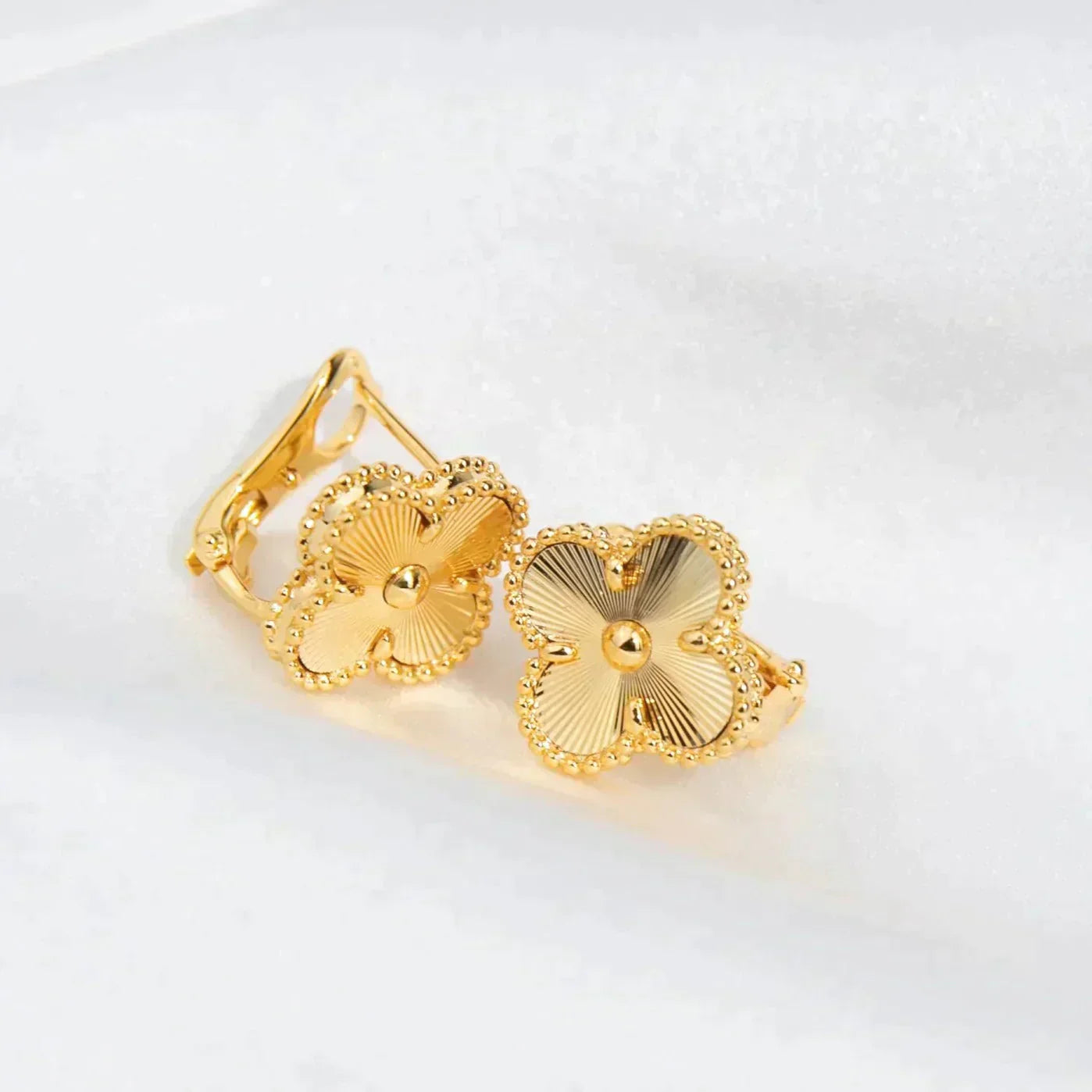 ¡®Twinkle jewelry¡¯CLOVER MEDIUM 1 MOTIFS LASER EARRINGS