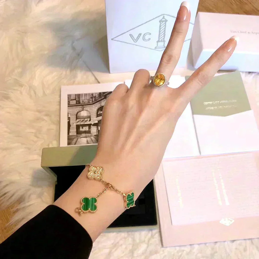 [Twinkle jewelry]New  CLOVER 5 MOTIF MALACHITE BRACELET COLLECTION
