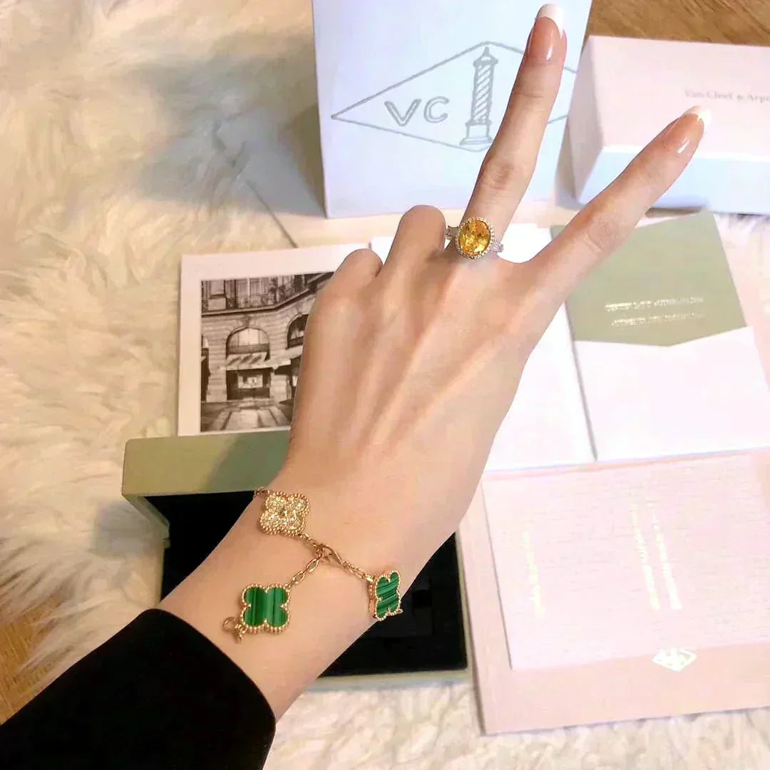 [Twinkle jewelry]New  CLOVER 5 MOTIF MALACHITE BRACELET COLLECTION