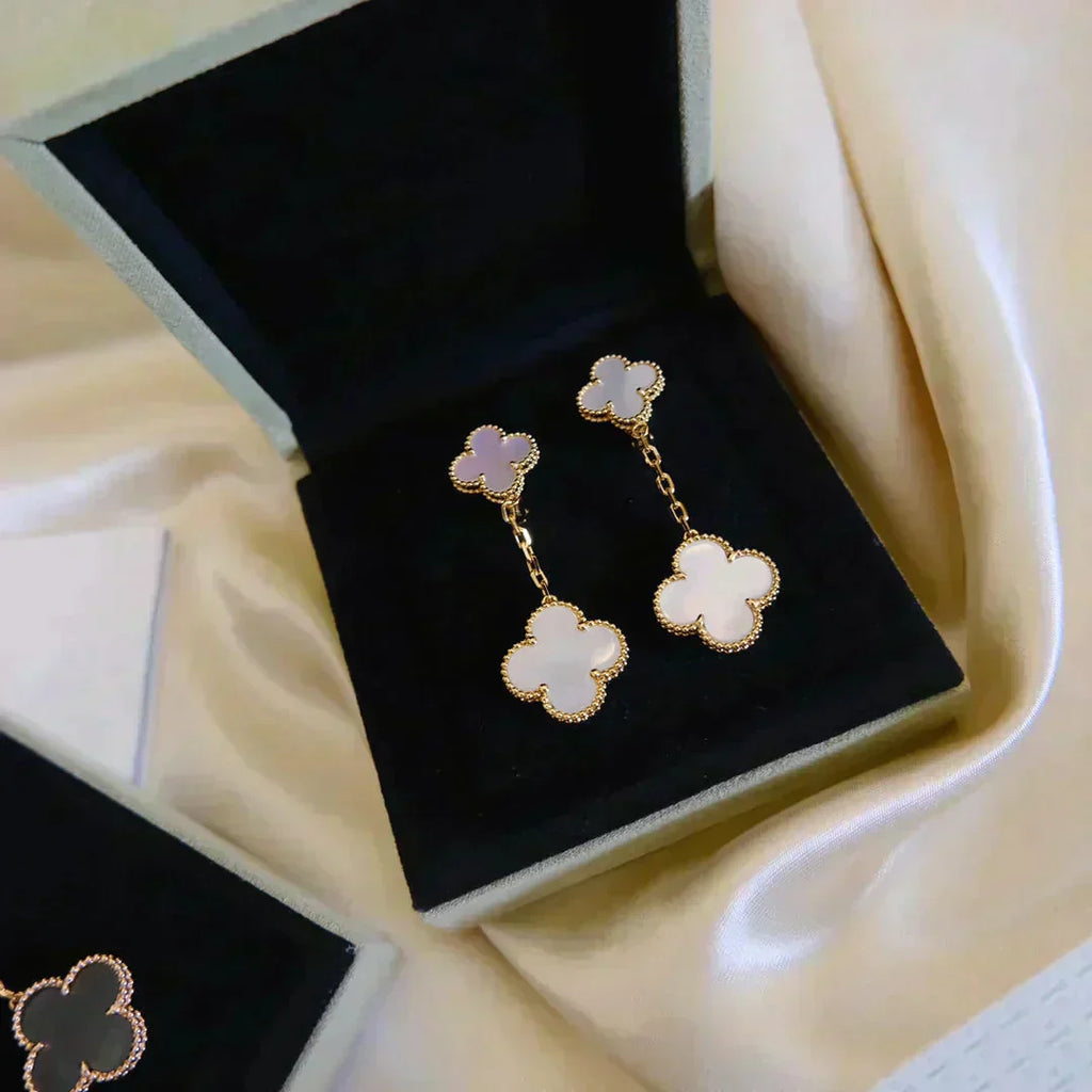 ¡®Twinkle jewelry¡¯CLOVER 2 MOTIF WHITE MOP EARRINGS