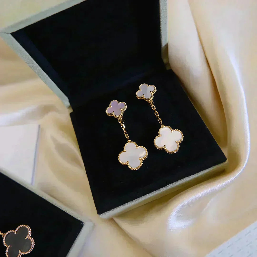 ¡®Twinkle jewelry¡¯CLOVER 2 MOTIF WHITE MOP EARRINGS