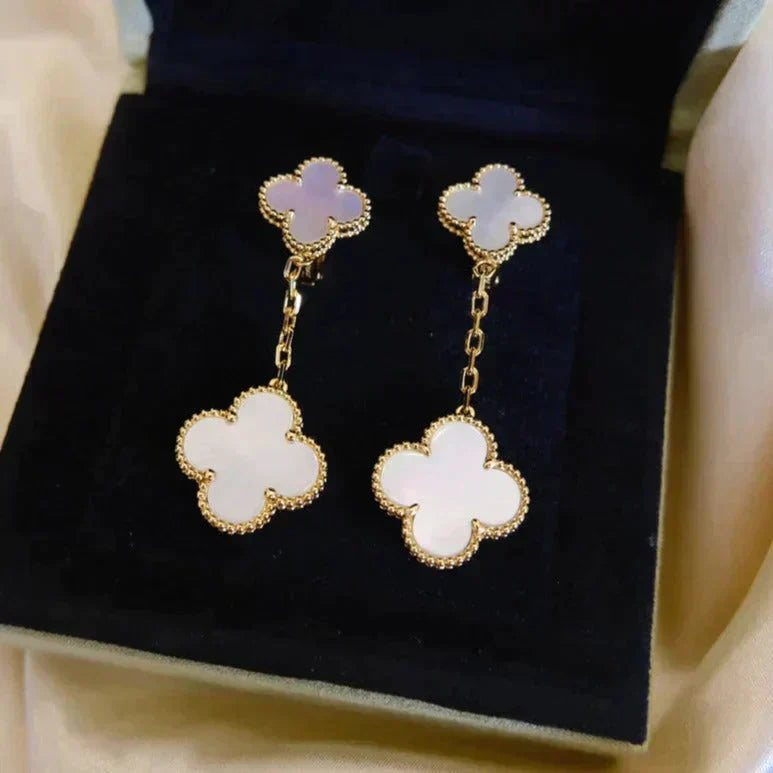 ¡®Twinkle jewelry¡¯CLOVER 2 MOTIF WHITE MOP EARRINGS