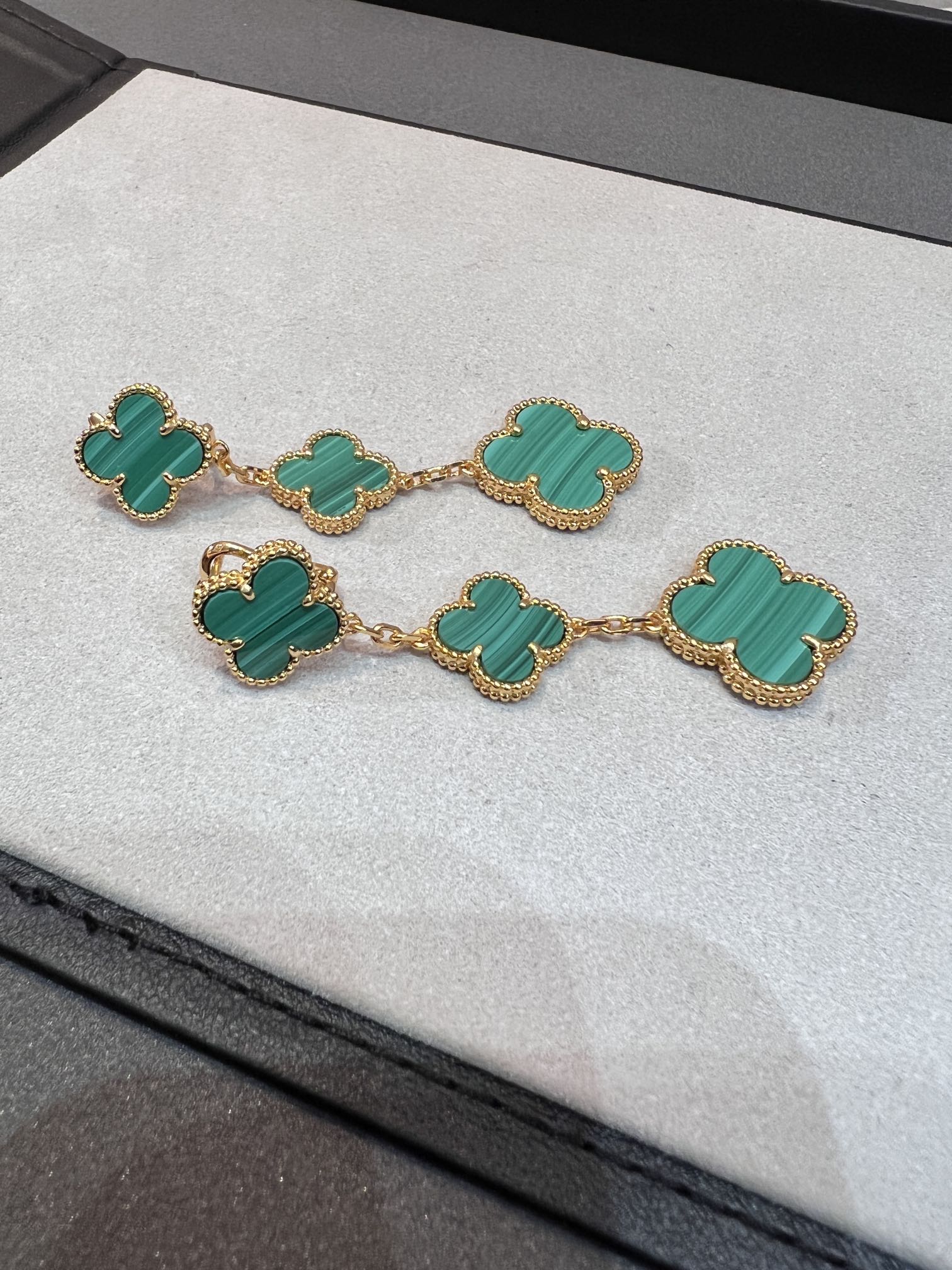 ¡®Twinkle jewelry¡¯CLOVER MALACHITE 3 MOTIFS GOLD