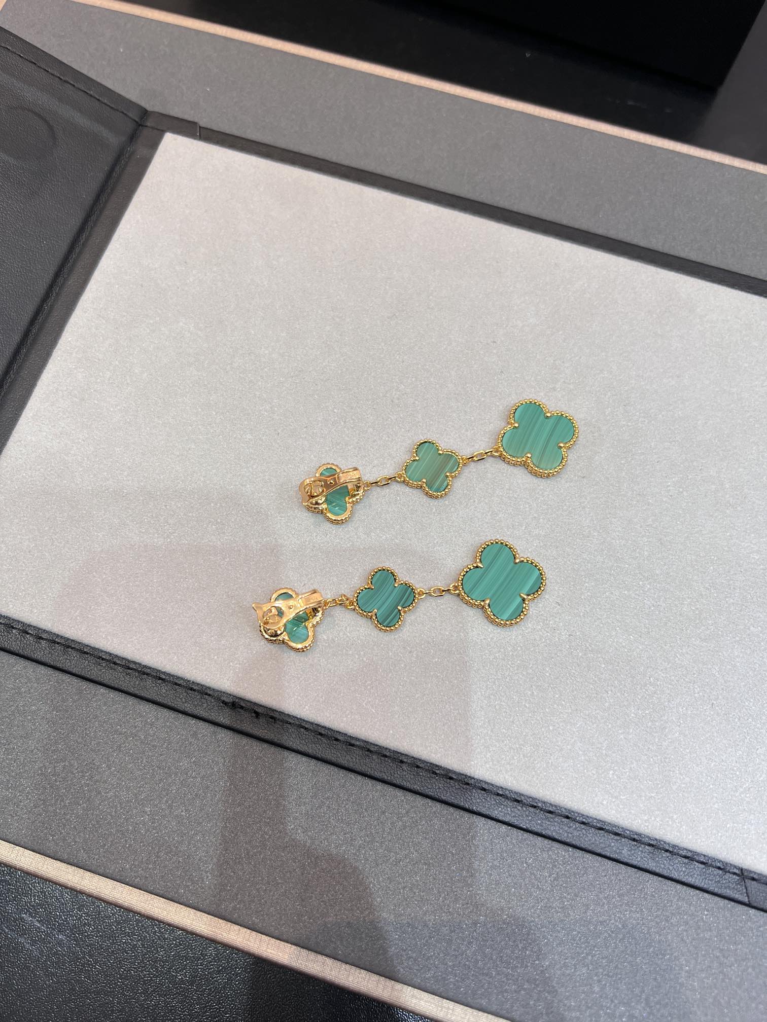 ¡®Twinkle jewelry¡¯CLOVER MALACHITE 3 MOTIFS GOLD
