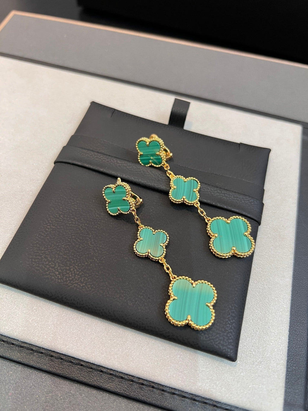 ¡®Twinkle jewelry¡¯CLOVER MALACHITE 3 MOTIFS GOLD