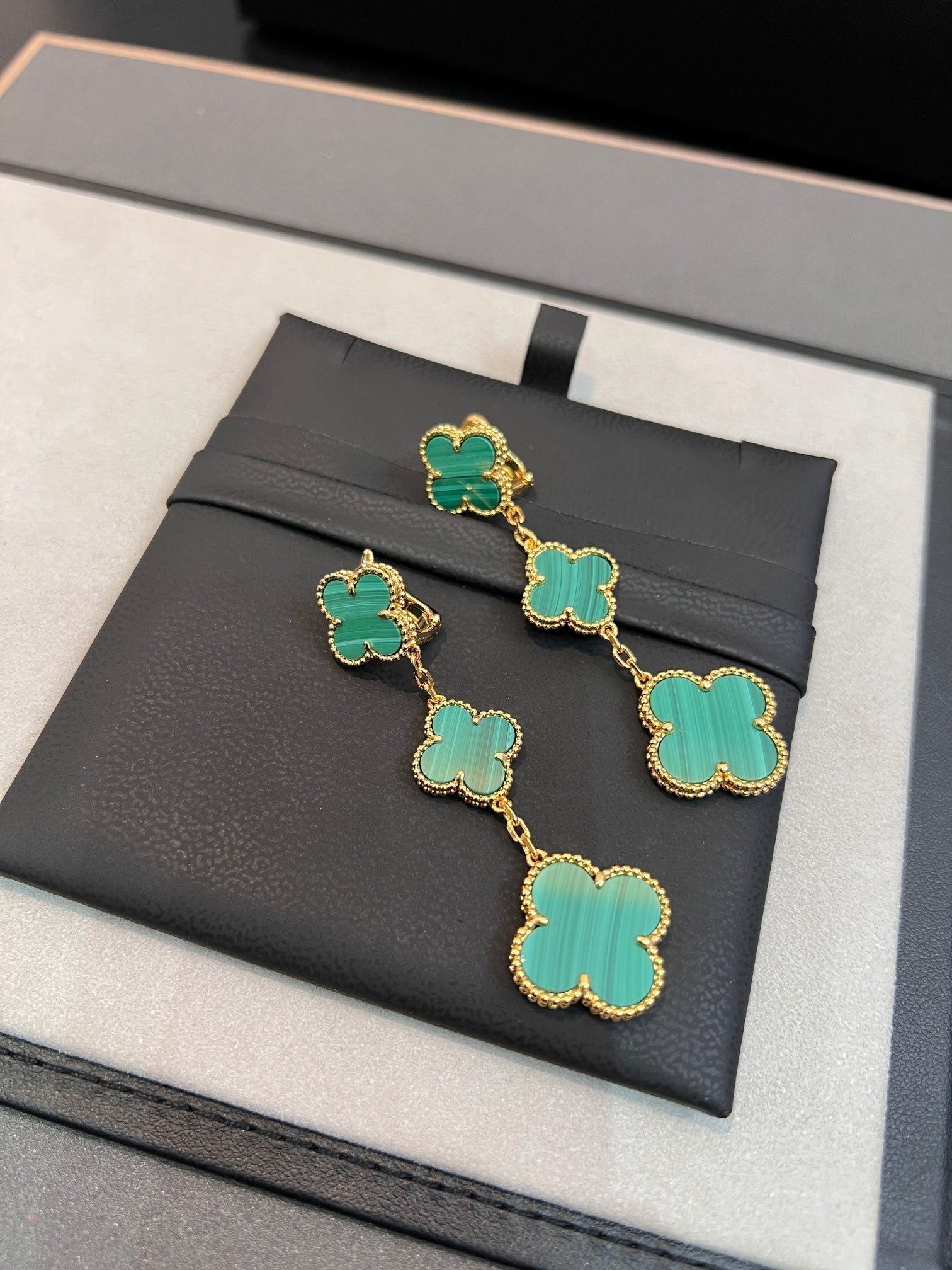 ¡®Twinkle jewelry¡¯CLOVER MALACHITE 3 MOTIFS GOLD