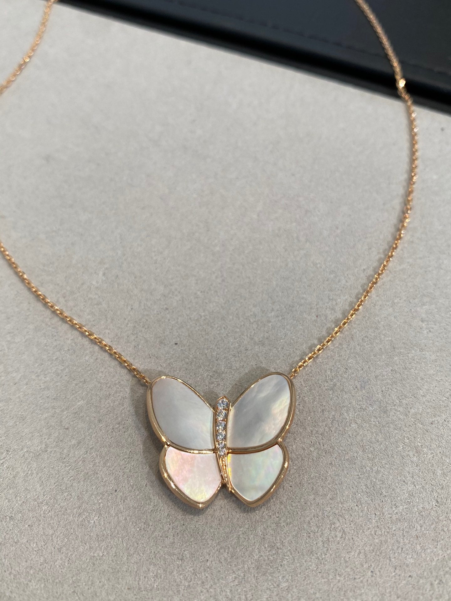 ¡®Twinkle jewelry¡¯BUTTERFLY GOLD MOP DIAMOND NECKLACE