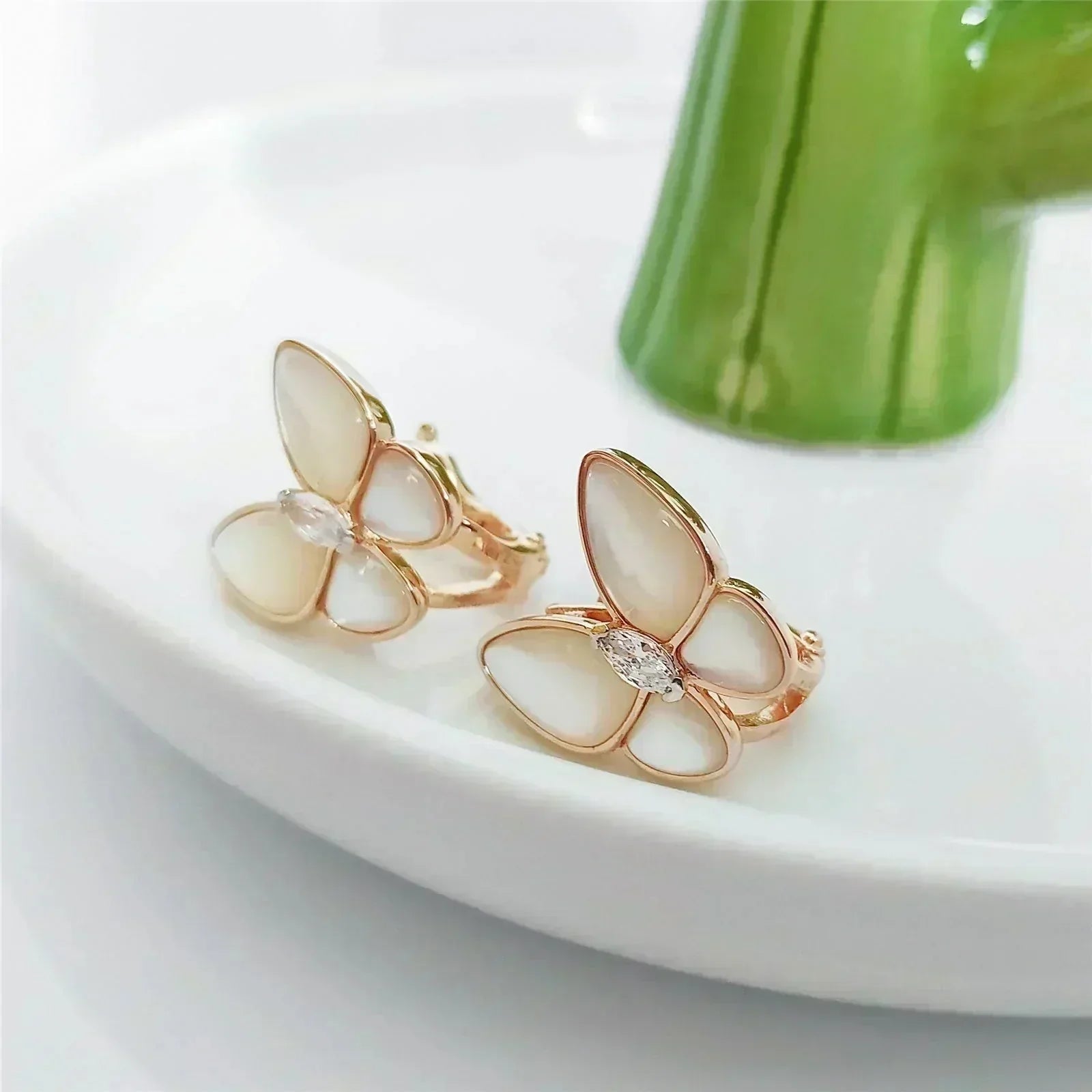 ¡®Twinkle jewelry¡¯BUTTERFLY MOP DIAMOND EARRINGS