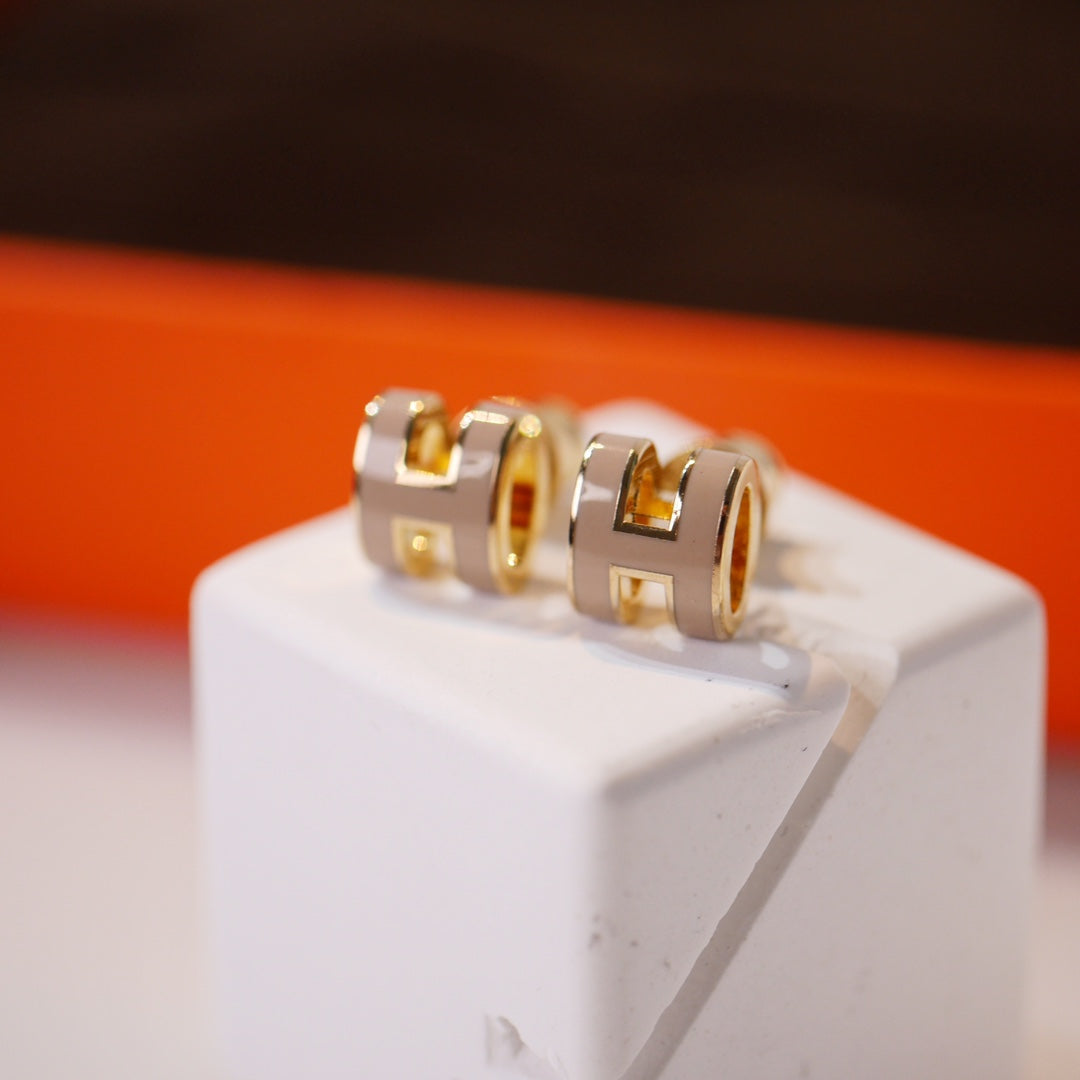 ¡®Twinkle jewelry¡¯MINI POP H GOLD EARRINGS GREY