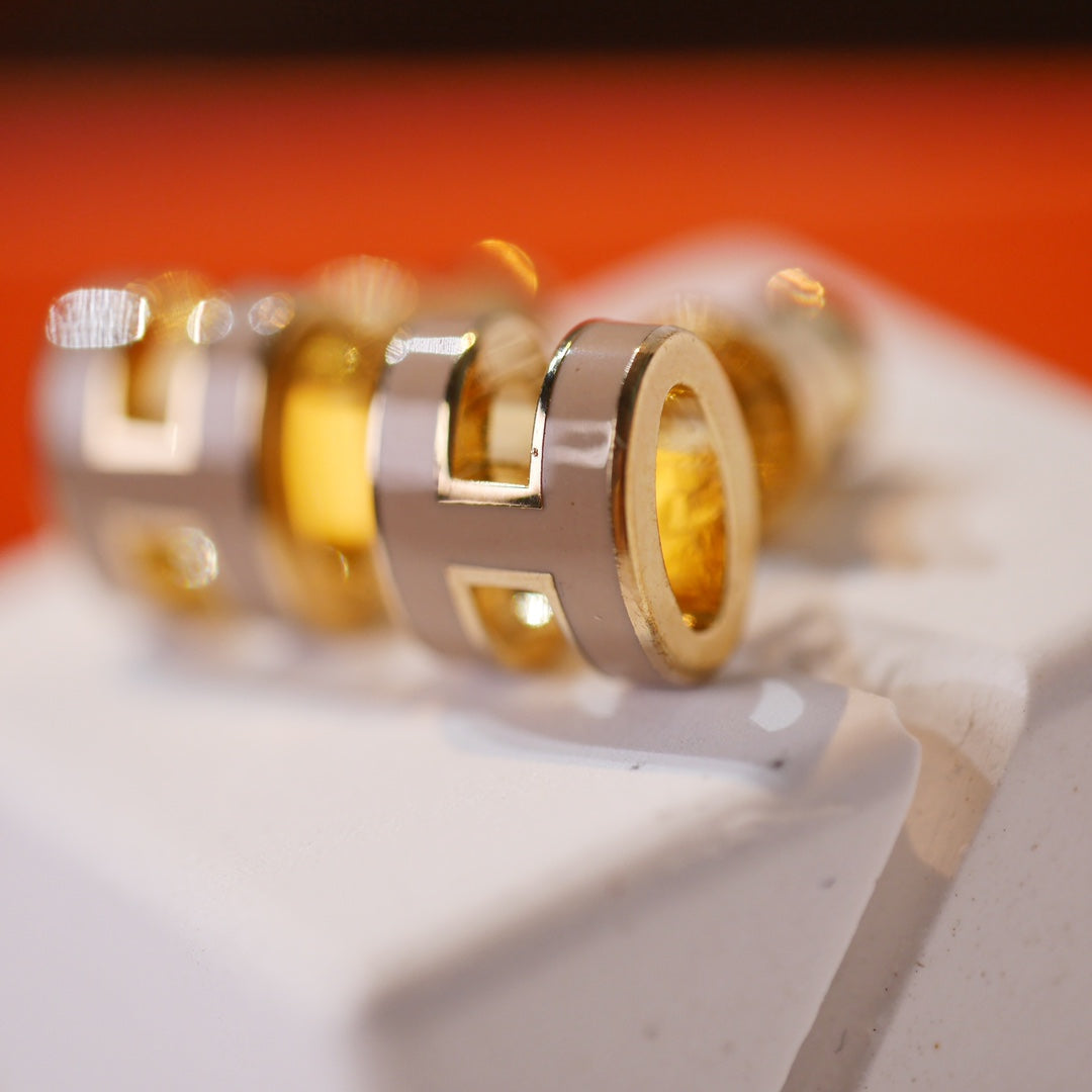 ¡®Twinkle jewelry¡¯MINI POP H GOLD EARRINGS GREY