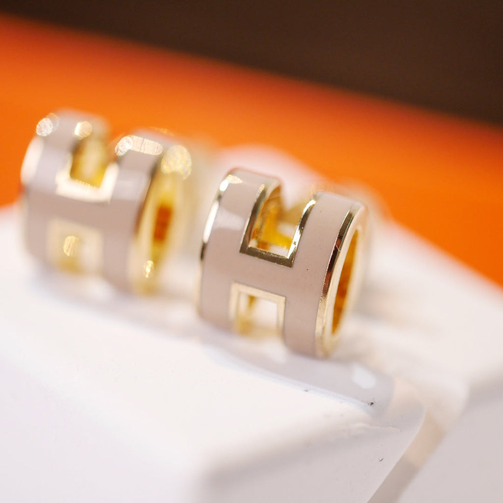 ¡®Twinkle jewelry¡¯MINI POP H GOLD EARRINGS GREY