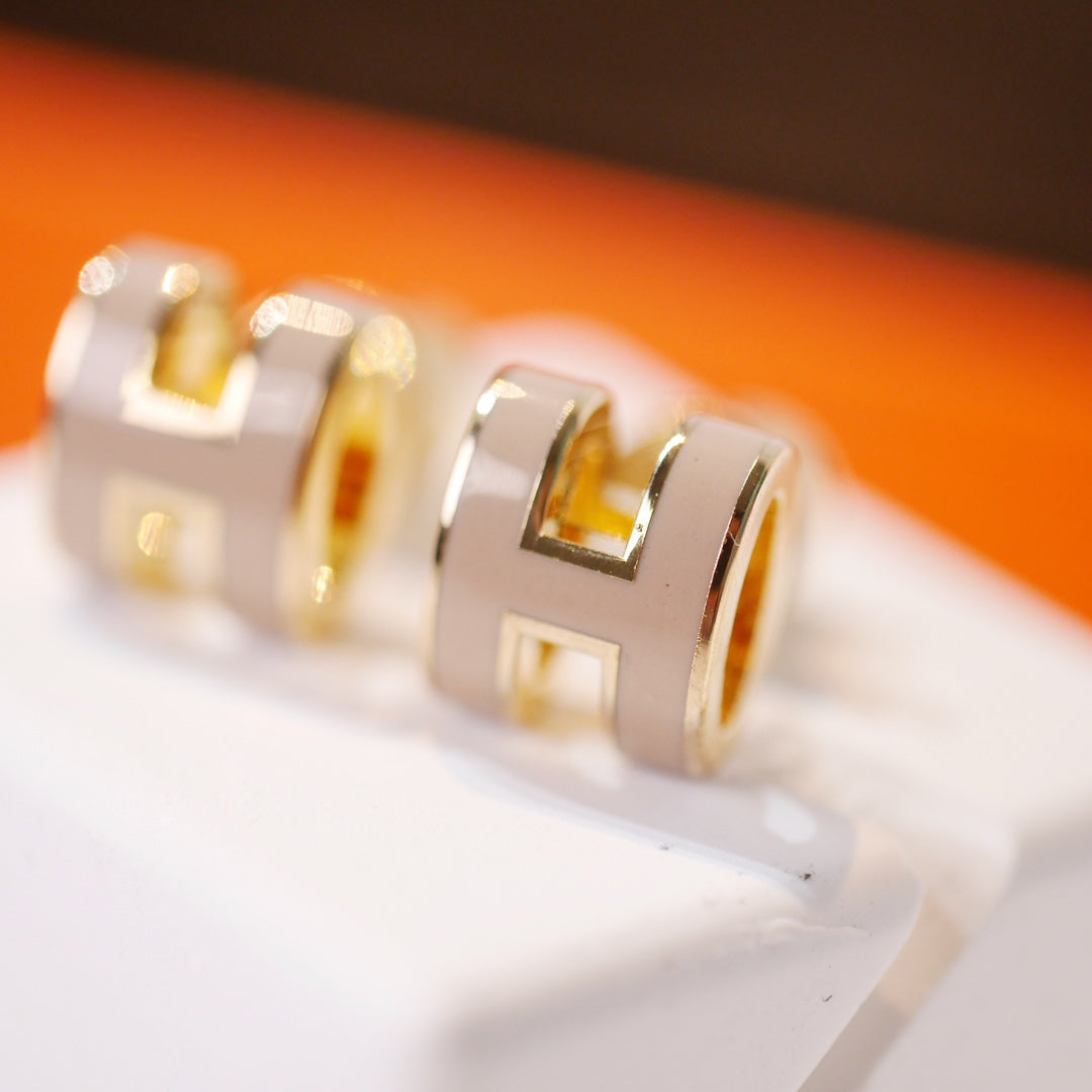 ¡®Twinkle jewelry¡¯MINI POP H GOLD EARRINGS GREY