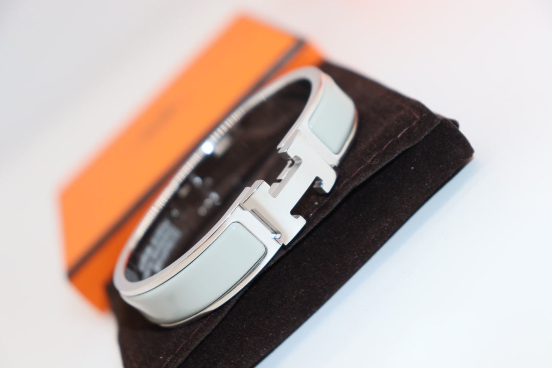 ¡®Twinkle jewelry¡¯H LIGHT BLUE BRACELET