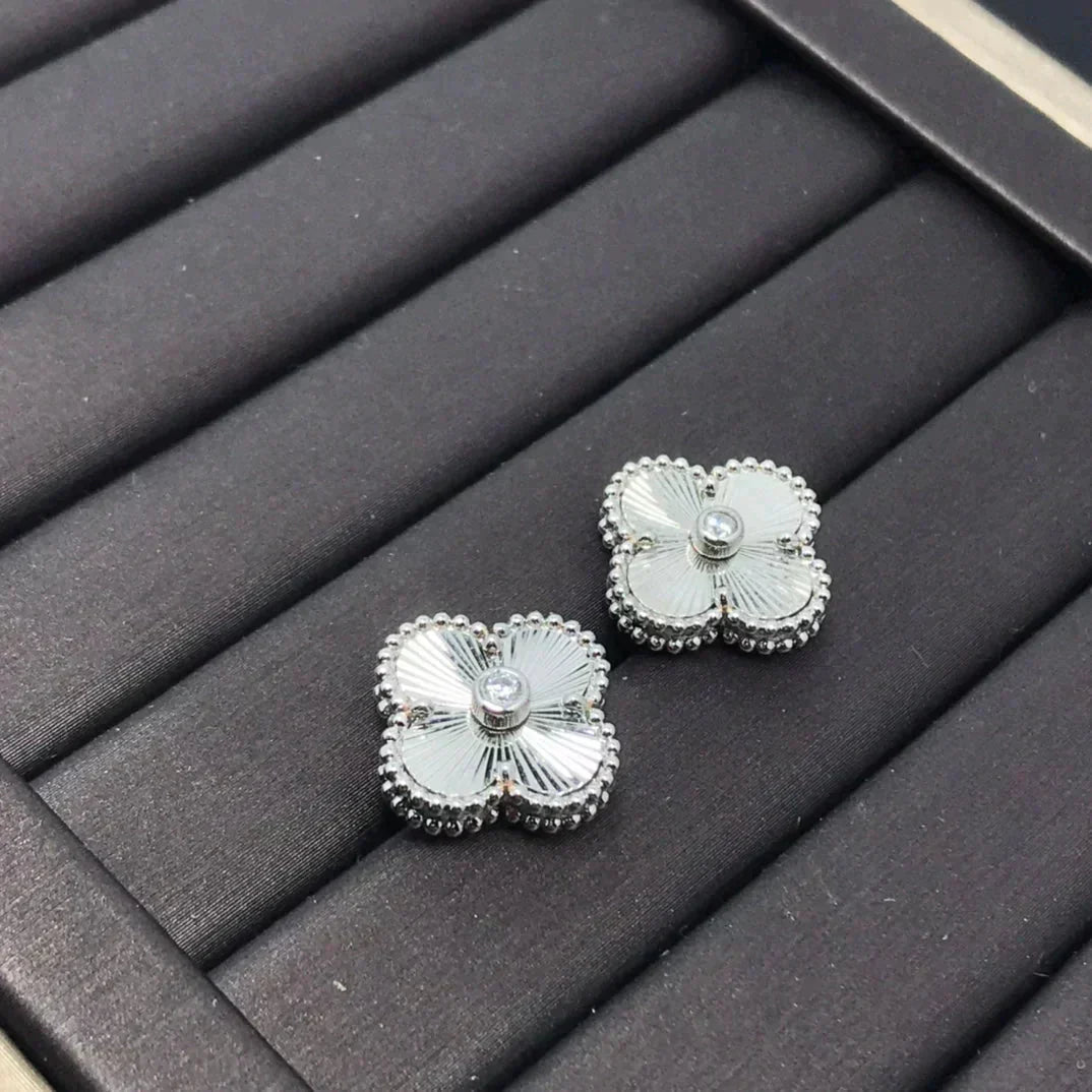 ¡®Twinkle jewelry¡¯CLOVER MINI 9.5MM LASER EARRINGS