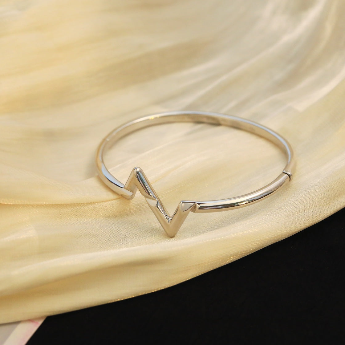 ¡®Twinkle jewelry¡¯VOLTE UPSITE DOWN BRACELET