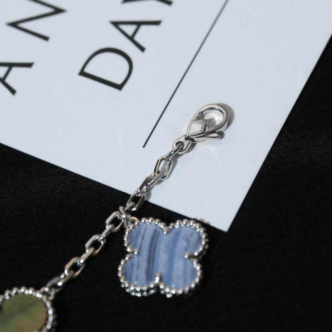 ¡®Twinkle jewelry¡¯CLOVER BRACELET 5 MOTIFS MOP CHALCEDONY SILVER