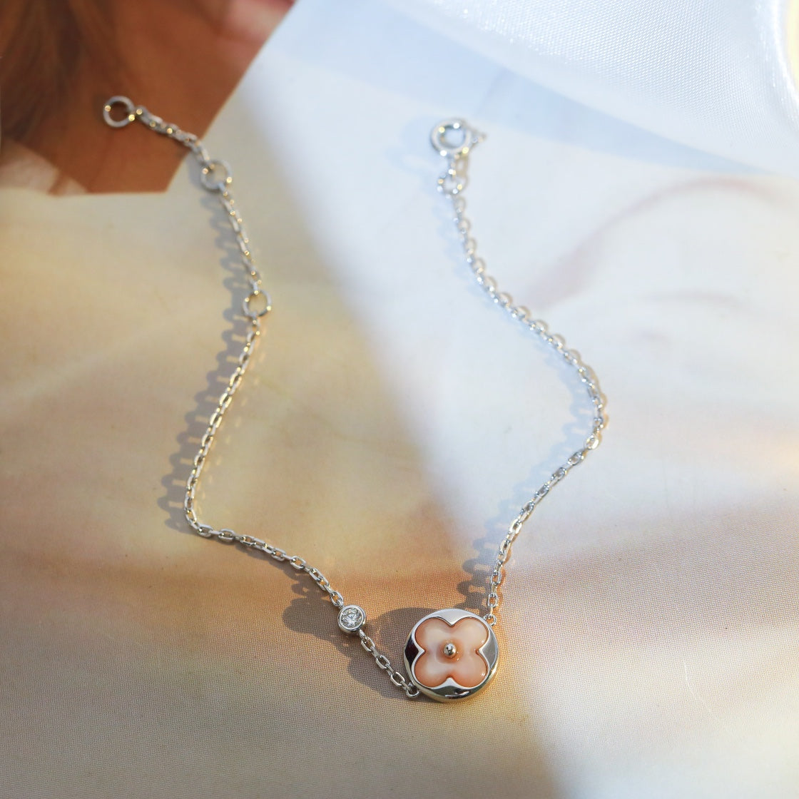 ¡®Twinkle jewelry¡¯SUN MOTIF PINK MOP SILVER BRACELET