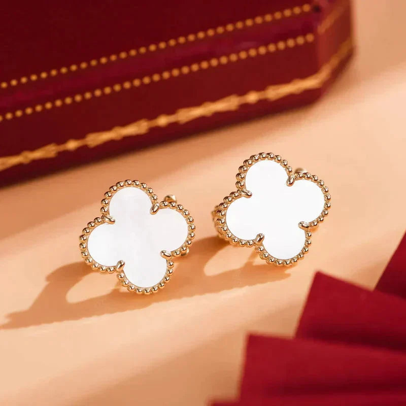 ¡®Twinkle jewelry¡¯CLOVER MEDIUM 1 MOTIFS  WHITE MOP STUD EARRINGS