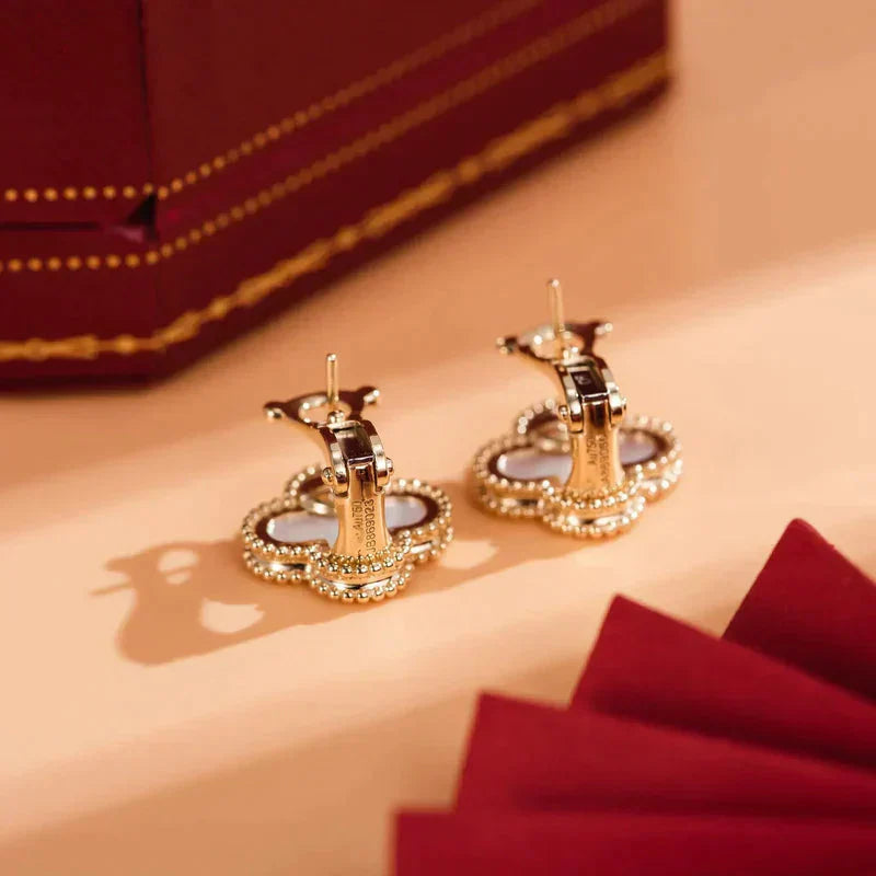 ¡®Twinkle jewelry¡¯CLOVER MEDIUM 1 MOTIFS  WHITE MOP STUD EARRINGS