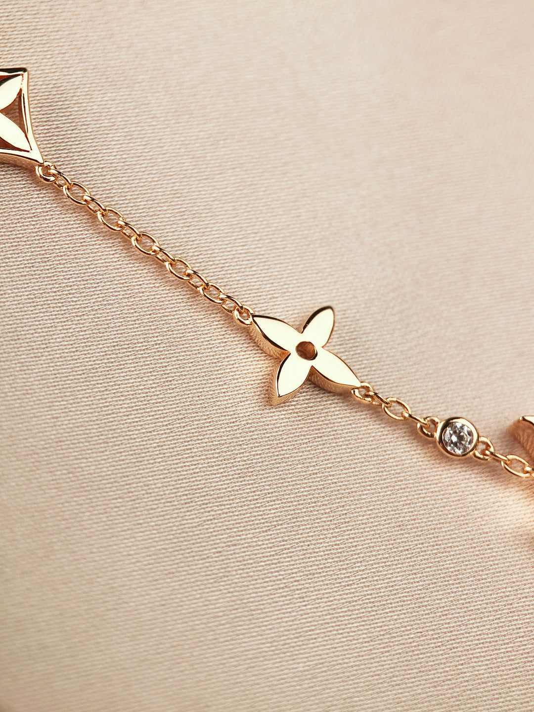 ¡®Twinkle jewelry¡¯STAR AND SUN 7 MOTIFS GOLD BRACELET