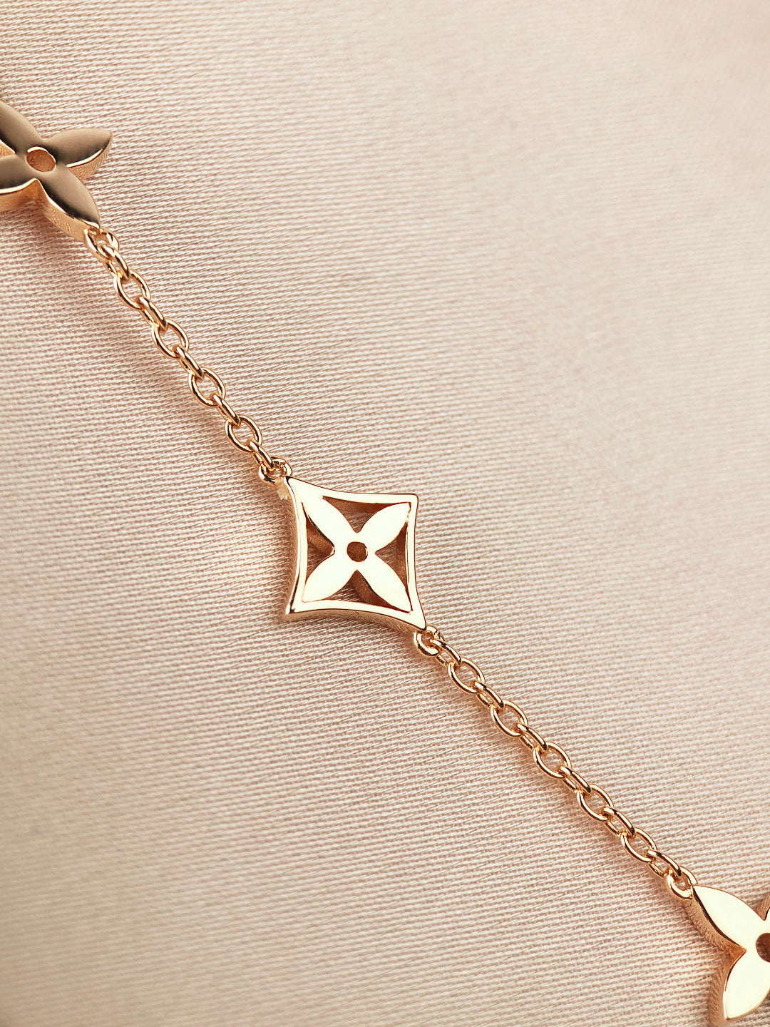 ¡®Twinkle jewelry¡¯STAR AND SUN 7 MOTIFS GOLD BRACELET