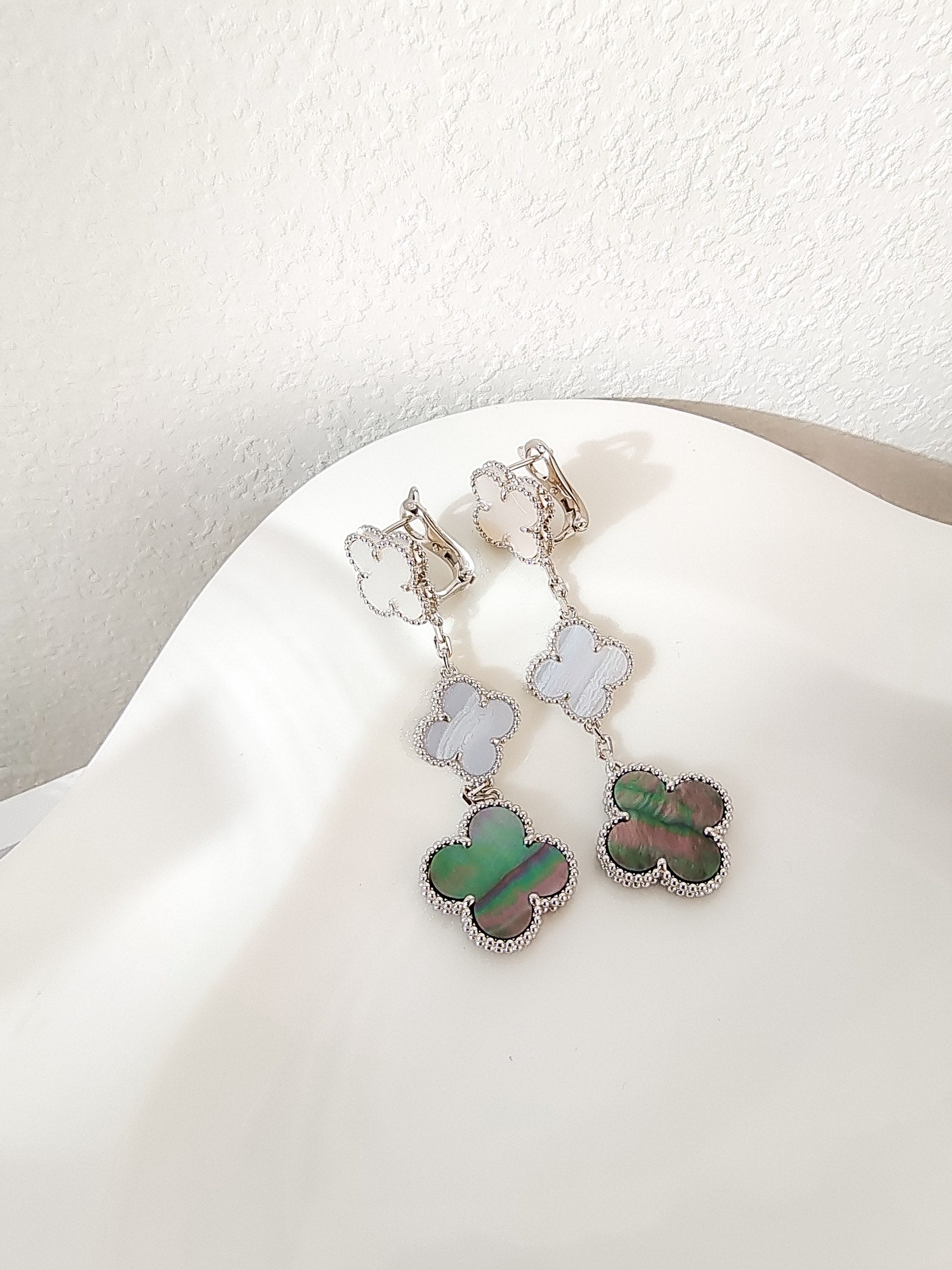 ¡®Twinkle jewelry¡¯CLOVER 3 MOTIFS CHALCEDONY DARK MOP SILVER EARRINGS