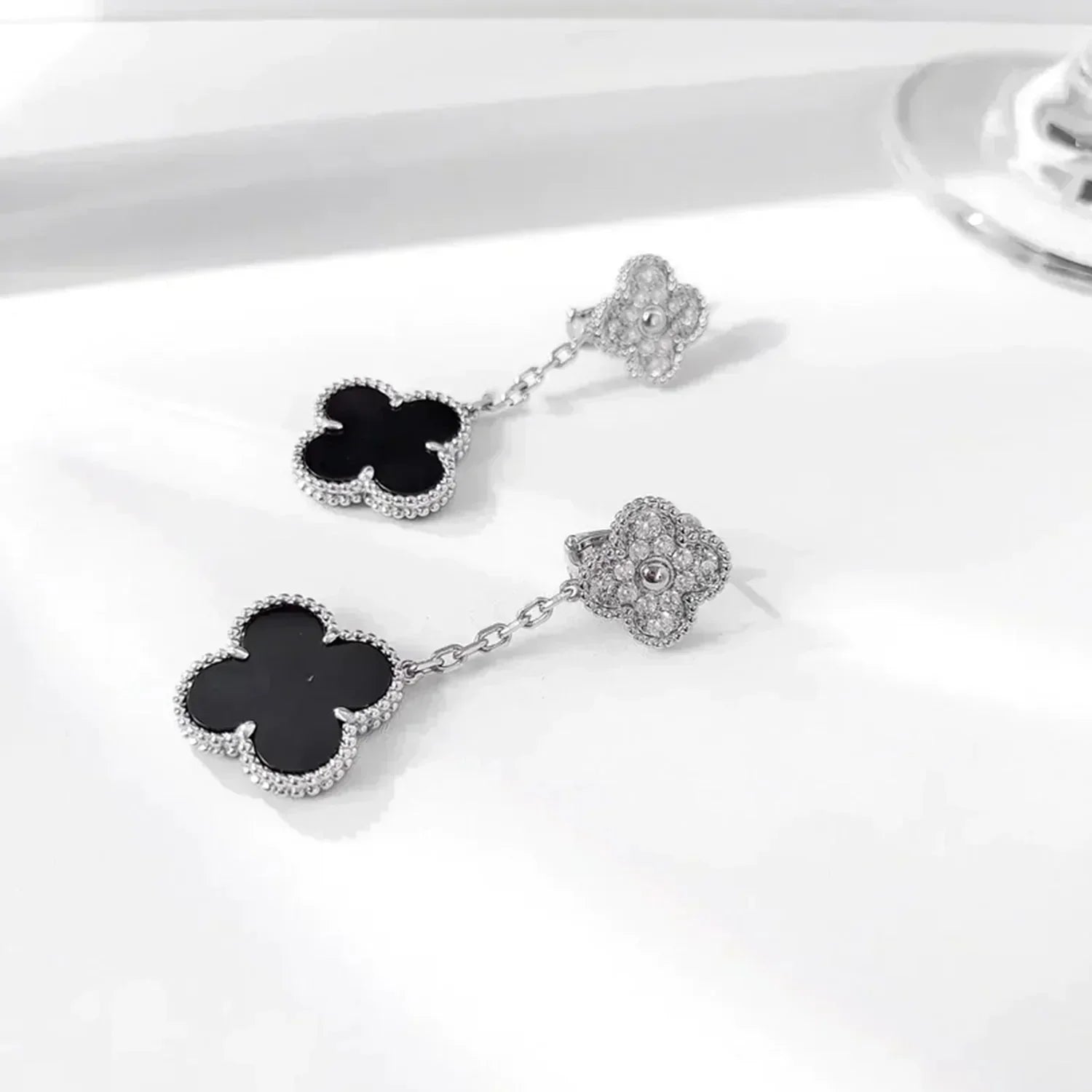 ¡®Twinkle jewelry¡¯CLOVER 2 MOTIFS  DIAMOND ONYX EARRINGS SILVER
