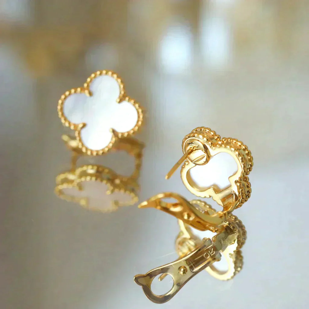 ¡®Twinkle jewelry¡¯CLOVER MEDIUM 1 MOTIFS  WHITE MOP STUD EARRINGS