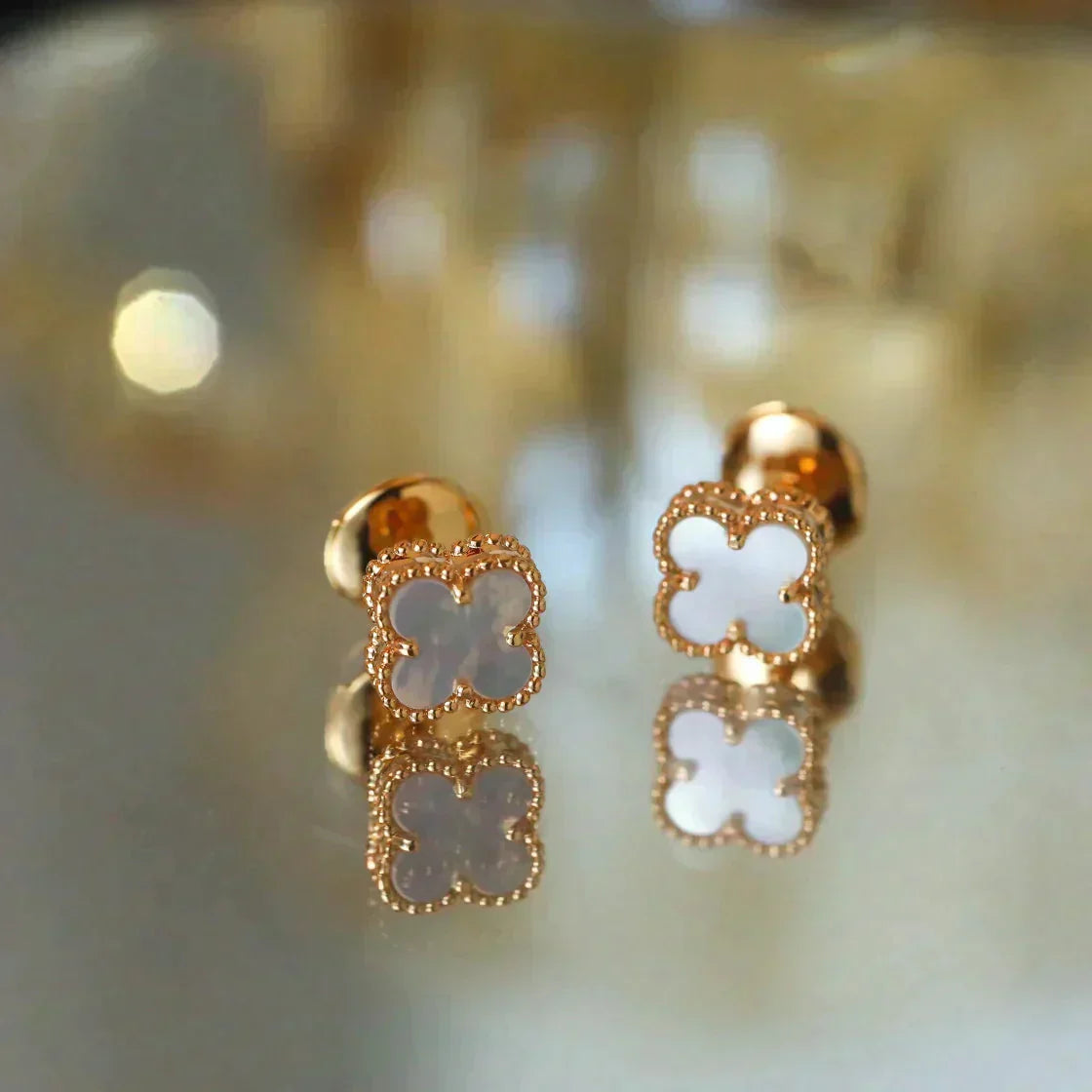 ¡®Twinkle jewelry¡¯CLOVER MINI 9.5MM WHITE MOP EARRINGS