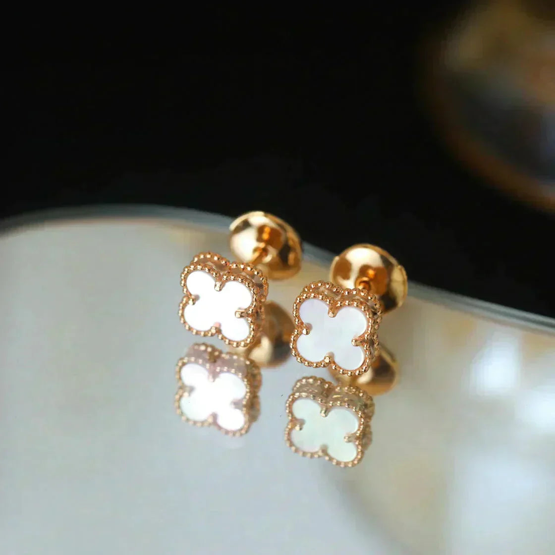 ¡®Twinkle jewelry¡¯CLOVER MINI 9.5MM WHITE MOP EARRINGS