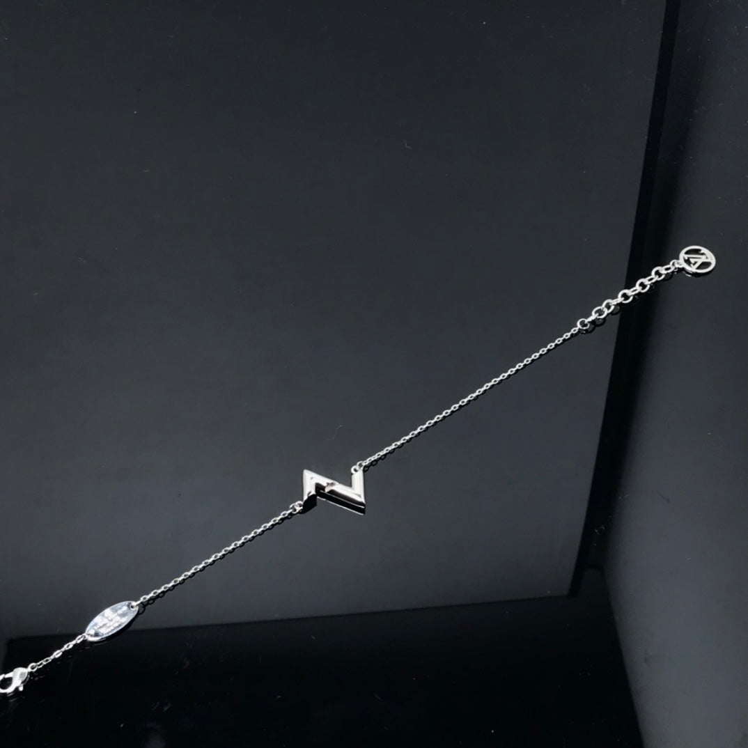 ¡®Twinkle jewelry¡¯VOLT LV LOGO BRACELET