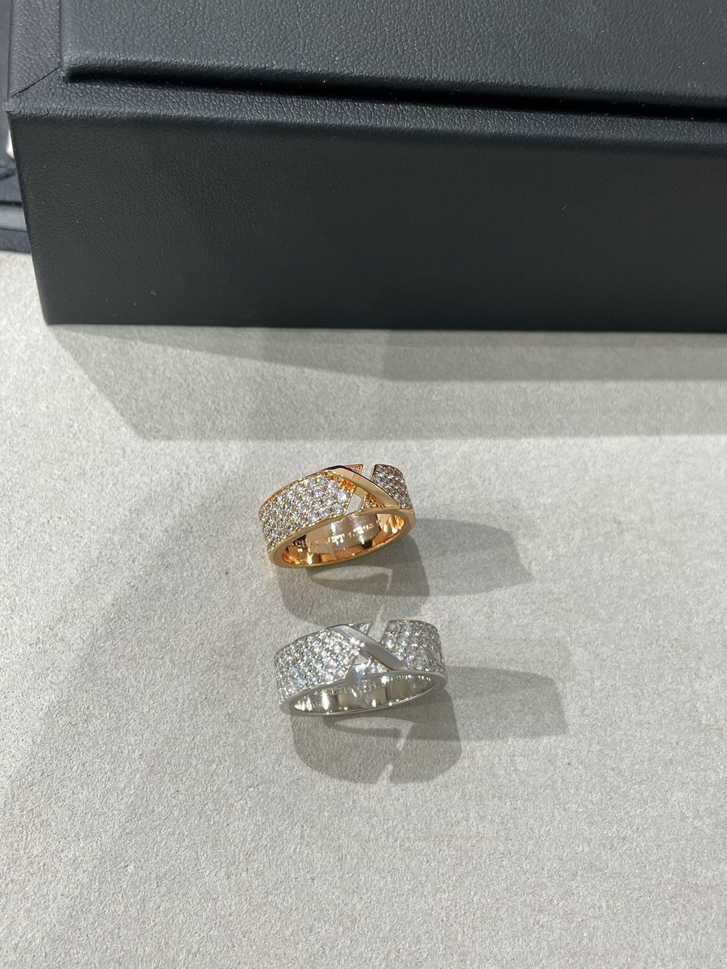 ¡®Twinkle jewelry¡¯LIENS EVIDENCE  DIAMOND PAVED RING