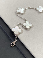 [Twinkle jewelry]New CLOVER WHITE PEARL MOP 5 MOTIF BRACELET COLLECTION