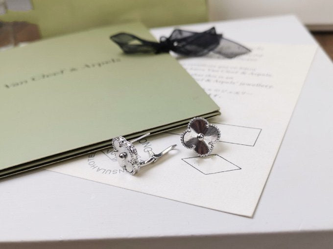 ¡®Twinkle jewelry¡¯CLOVER MEDIUM STUD EARRINGS