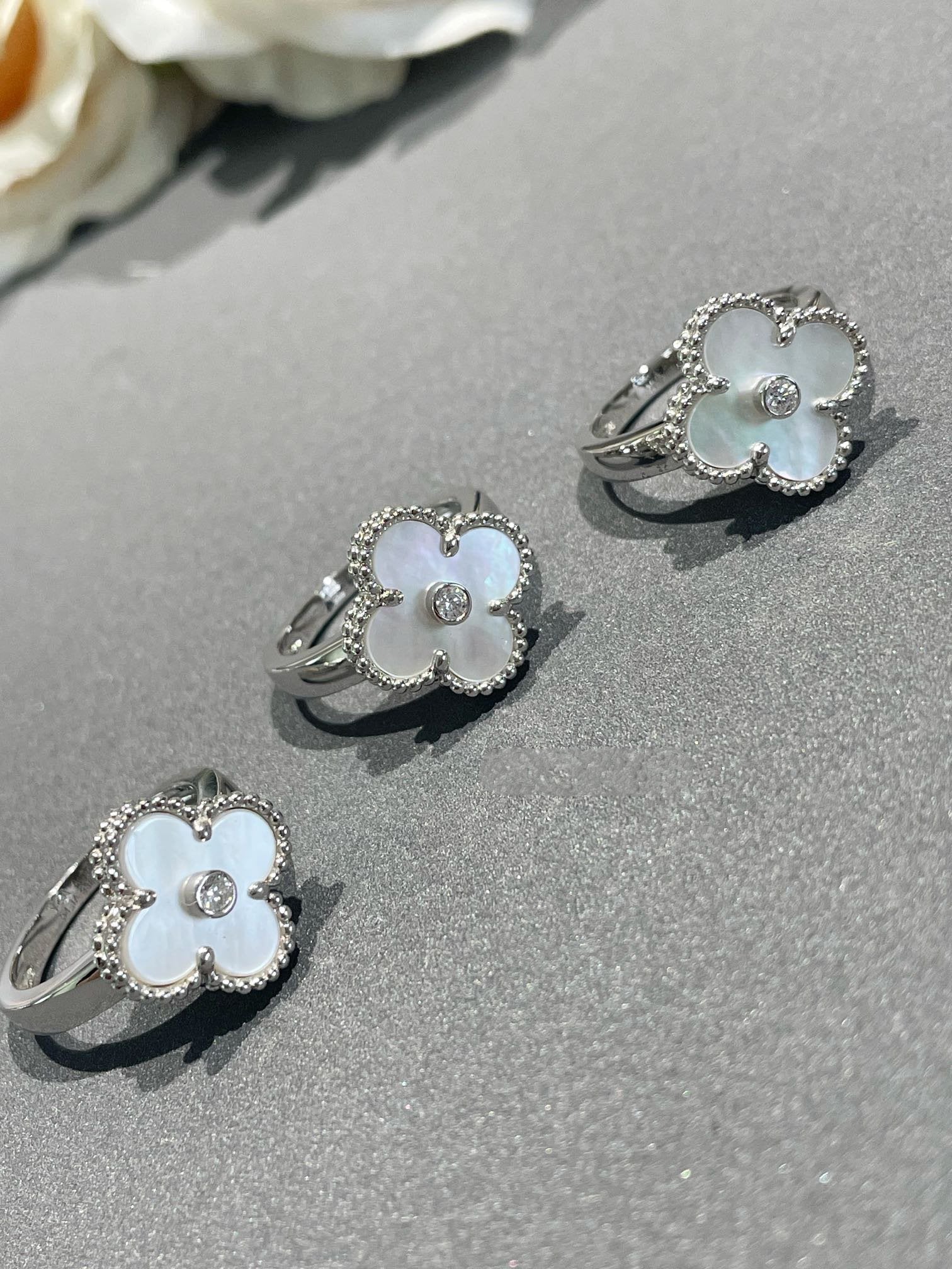 ¡®Twinkle jewelry¡¯CLOVER SILVER MOP DIAMOND RING