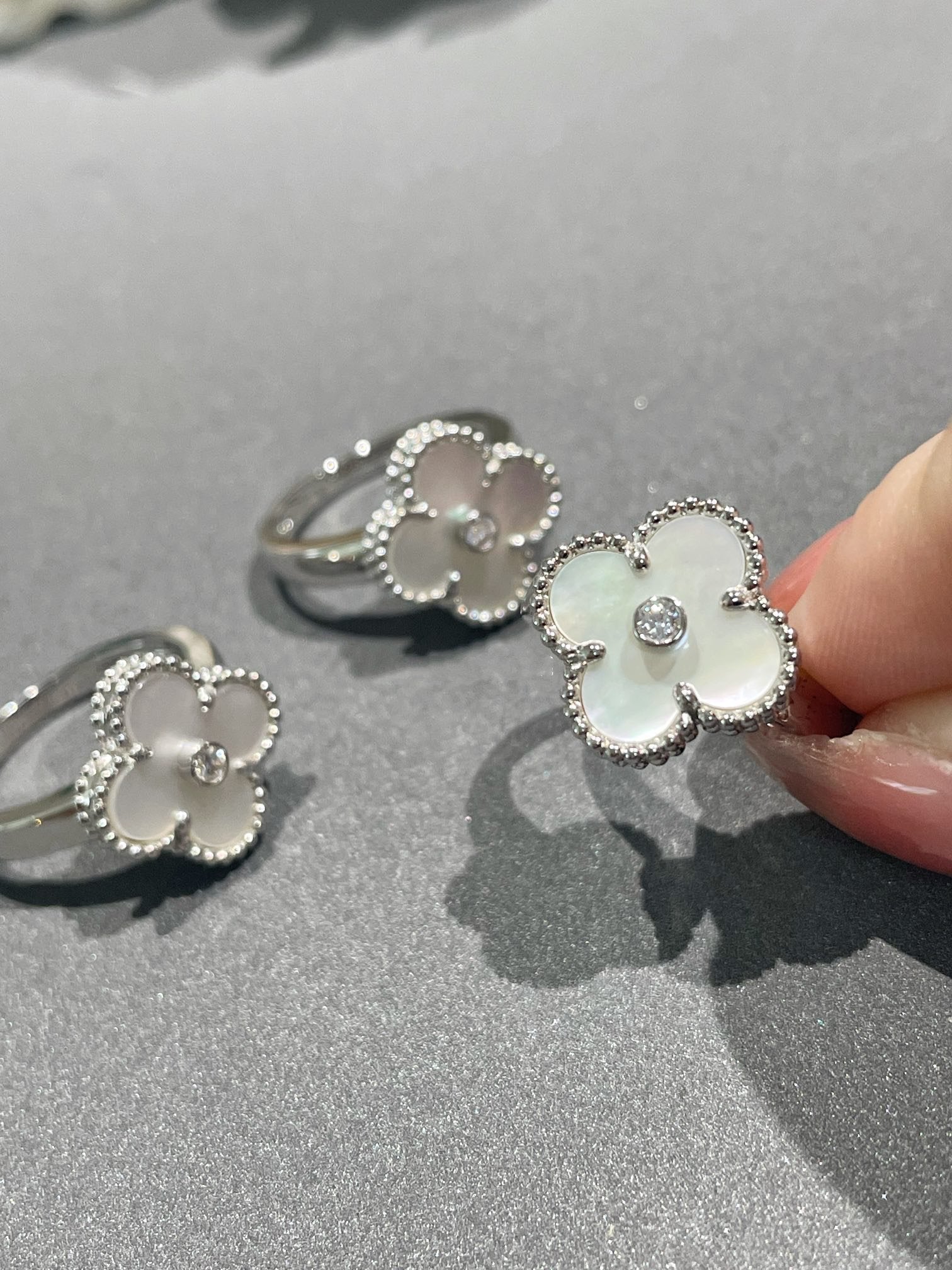 ¡®Twinkle jewelry¡¯CLOVER SILVER MOP DIAMOND RING