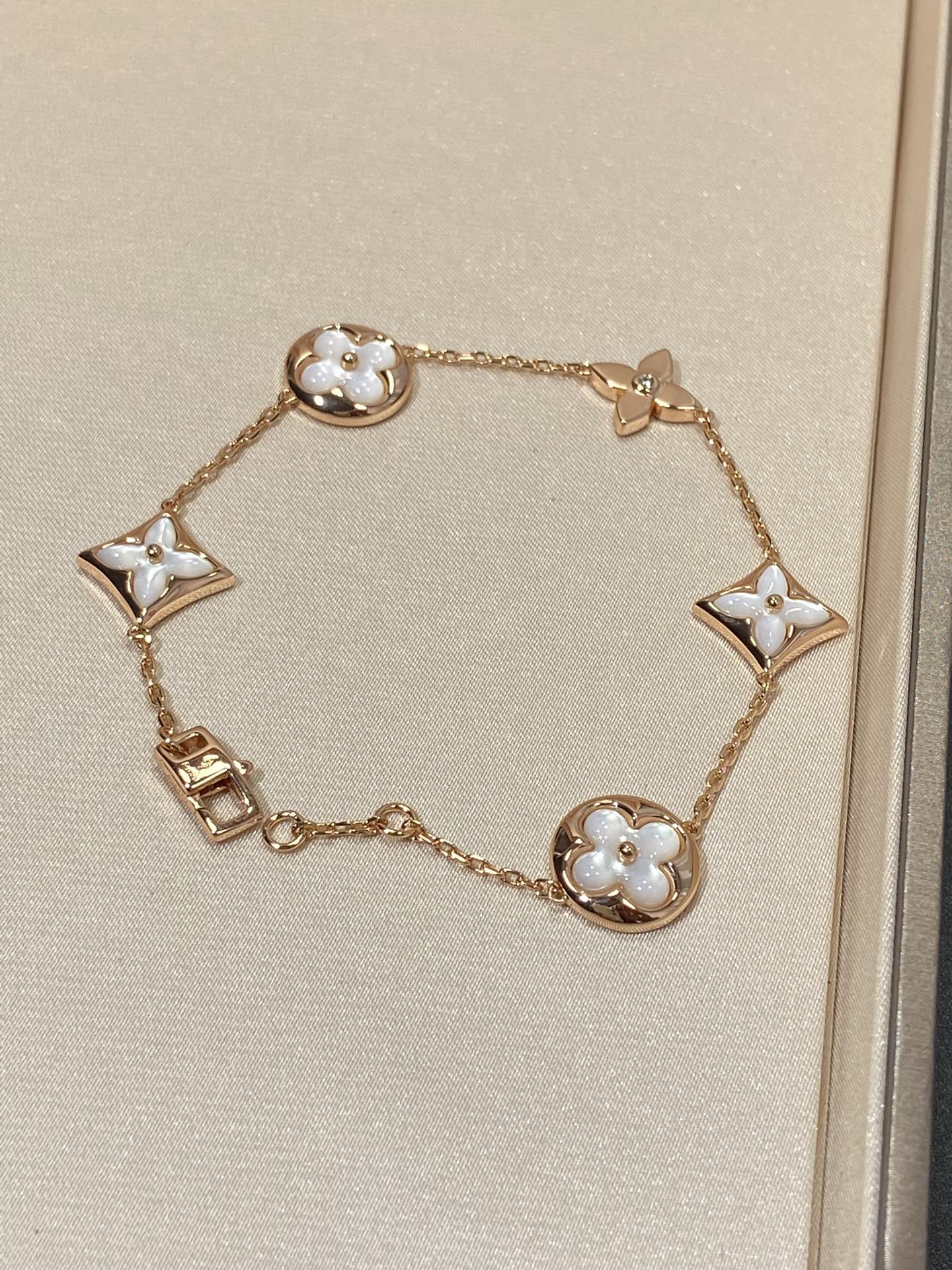 ¡®Twinkle jewelry¡¯STAR AND SUN 5 MOTIF MOP PINK GOLD BRACELET