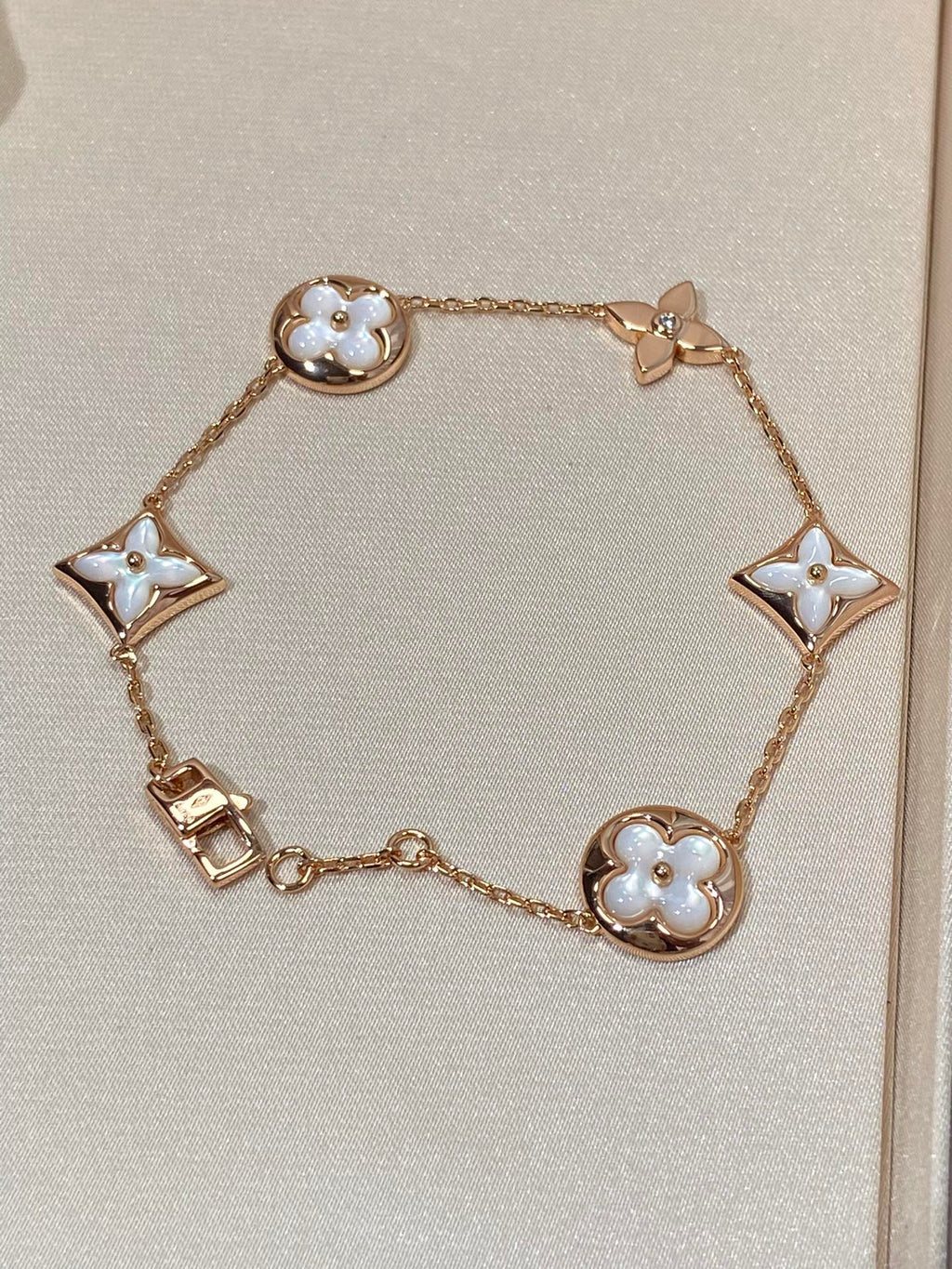 ¡®Twinkle jewelry¡¯STAR AND SUN 5 MOTIF MOP PINK GOLD BRACELET