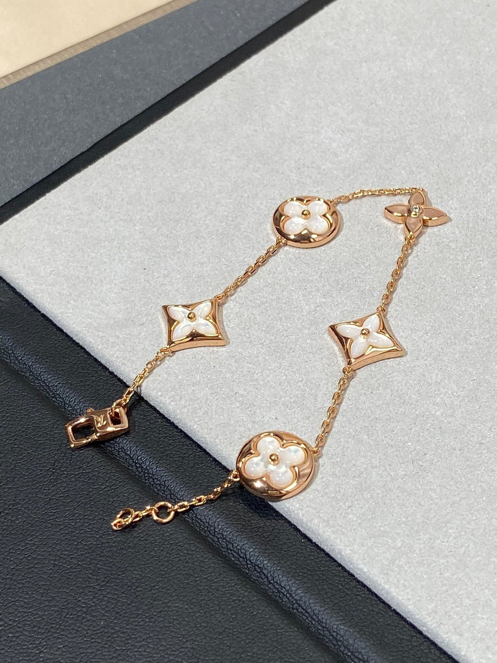 ¡®Twinkle jewelry¡¯STAR AND SUN 5 MOTIF MOP PINK GOLD BRACELET