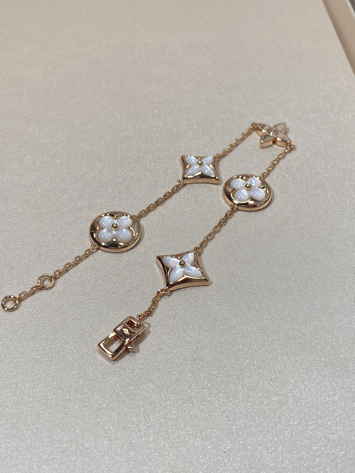 ¡®Twinkle jewelry¡¯STAR AND SUN 5 MOTIF MOP PINK GOLD BRACELET